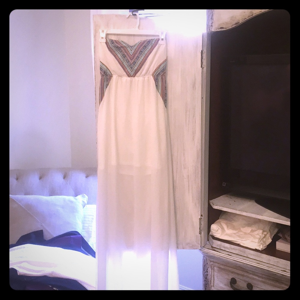 White sleeveless maxi